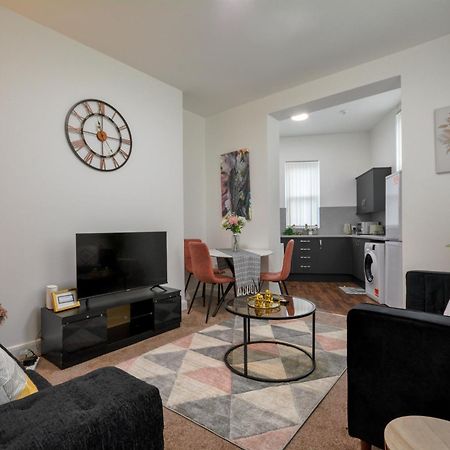 Stylish Suite With Free Parking Manchester Exterior photo