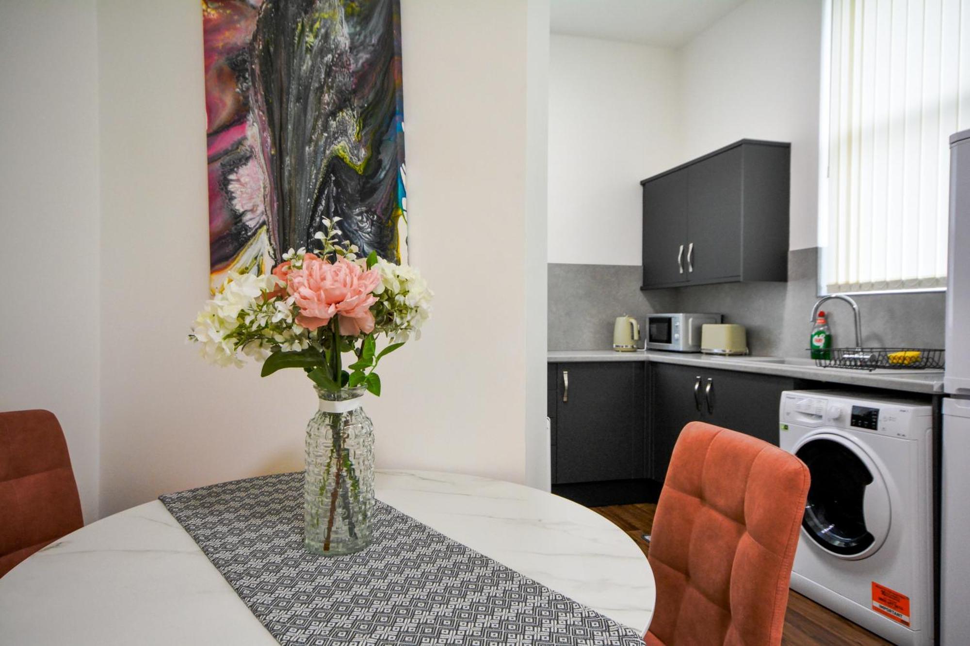 Stylish Suite With Free Parking Manchester Exterior photo