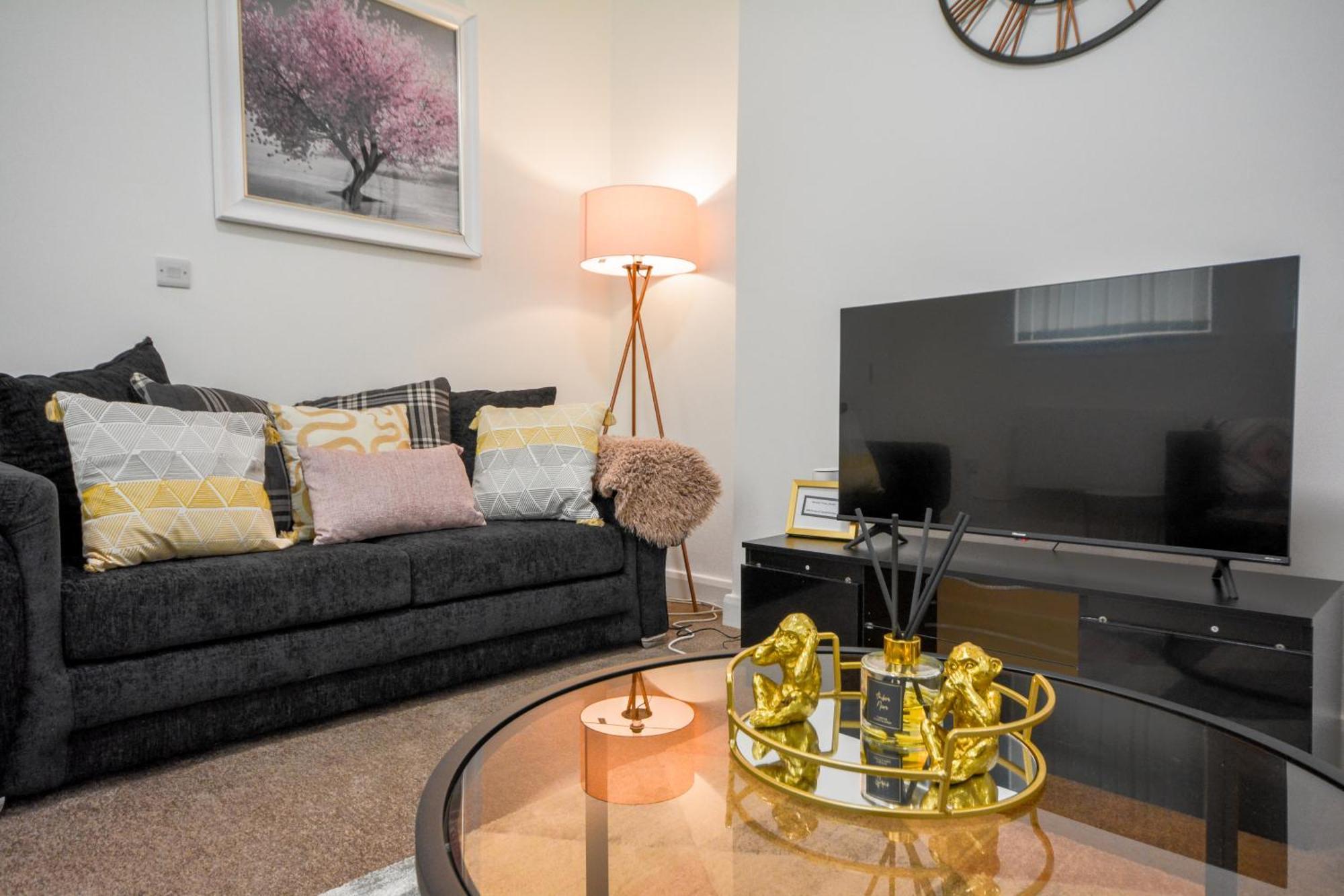 Stylish Suite With Free Parking Manchester Exterior photo