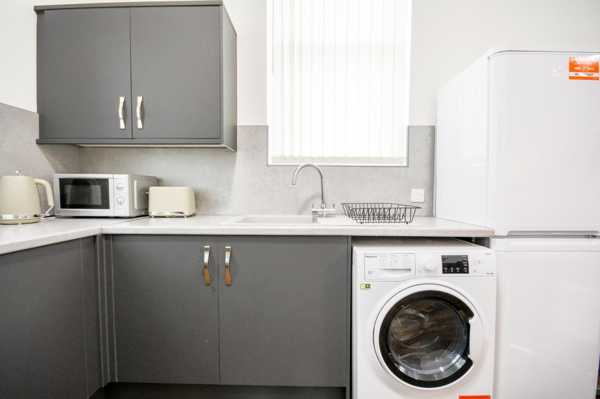 Stylish Suite With Free Parking Manchester Exterior photo
