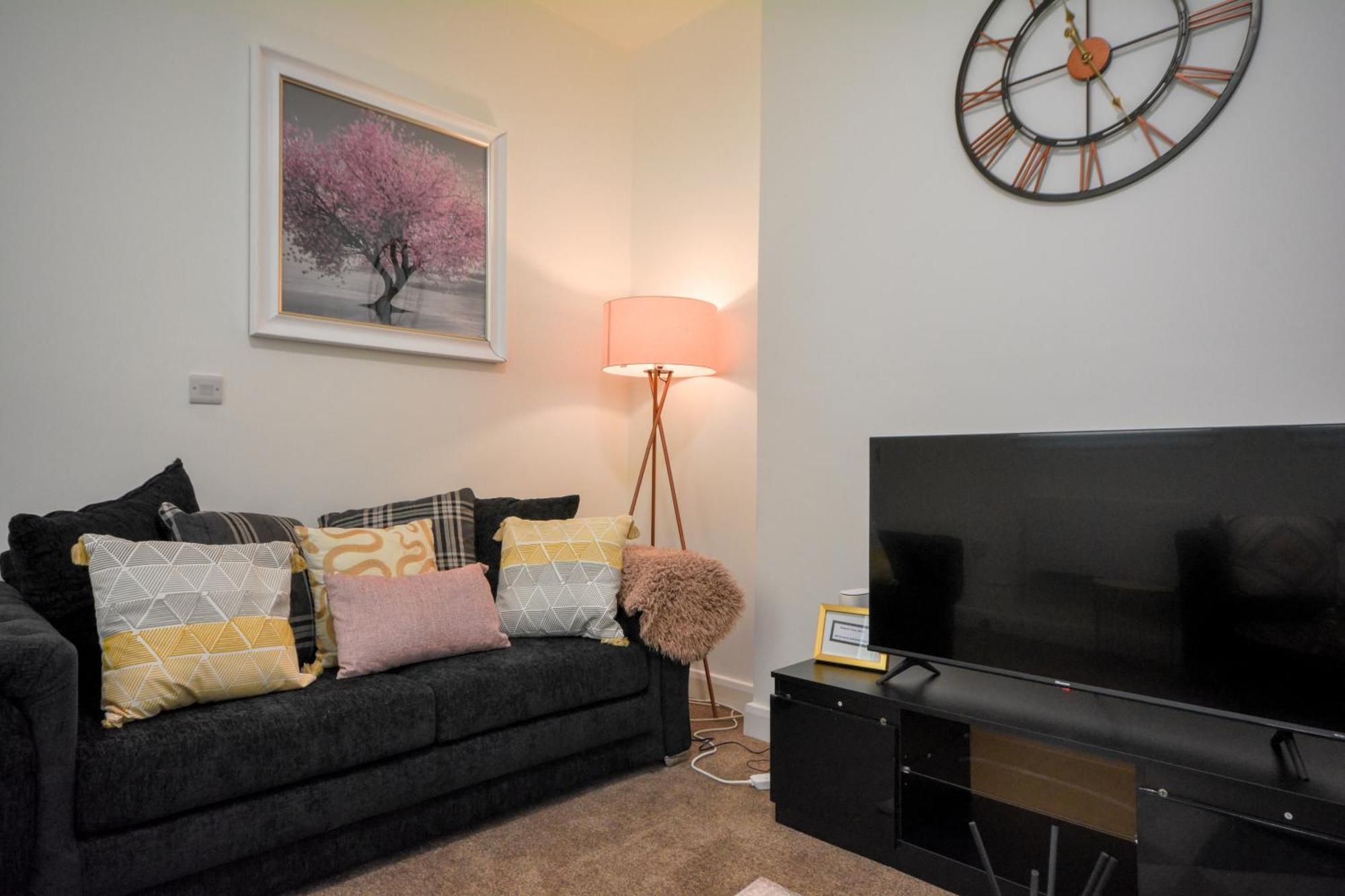 Stylish Suite With Free Parking Manchester Exterior photo